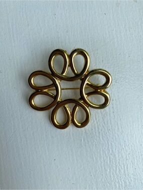 Vintage SFJ signed gold tone Celtic Eternity Knot Brooch